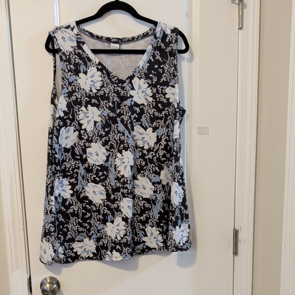 Fantaslook Tops - Fantaslook Women's Floral Sleeveless V-Neck Top Size XL